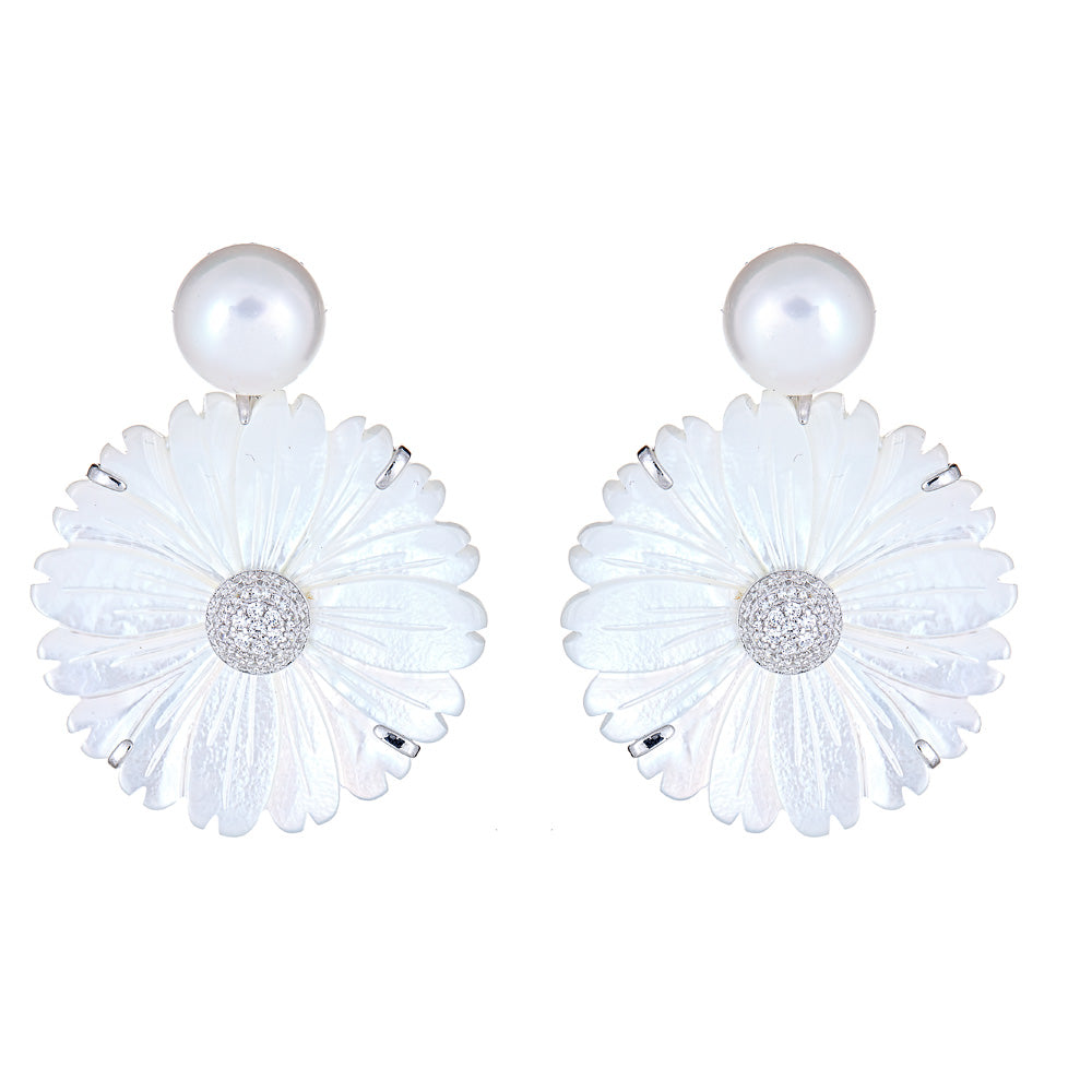 Gardenia Pearl Earring