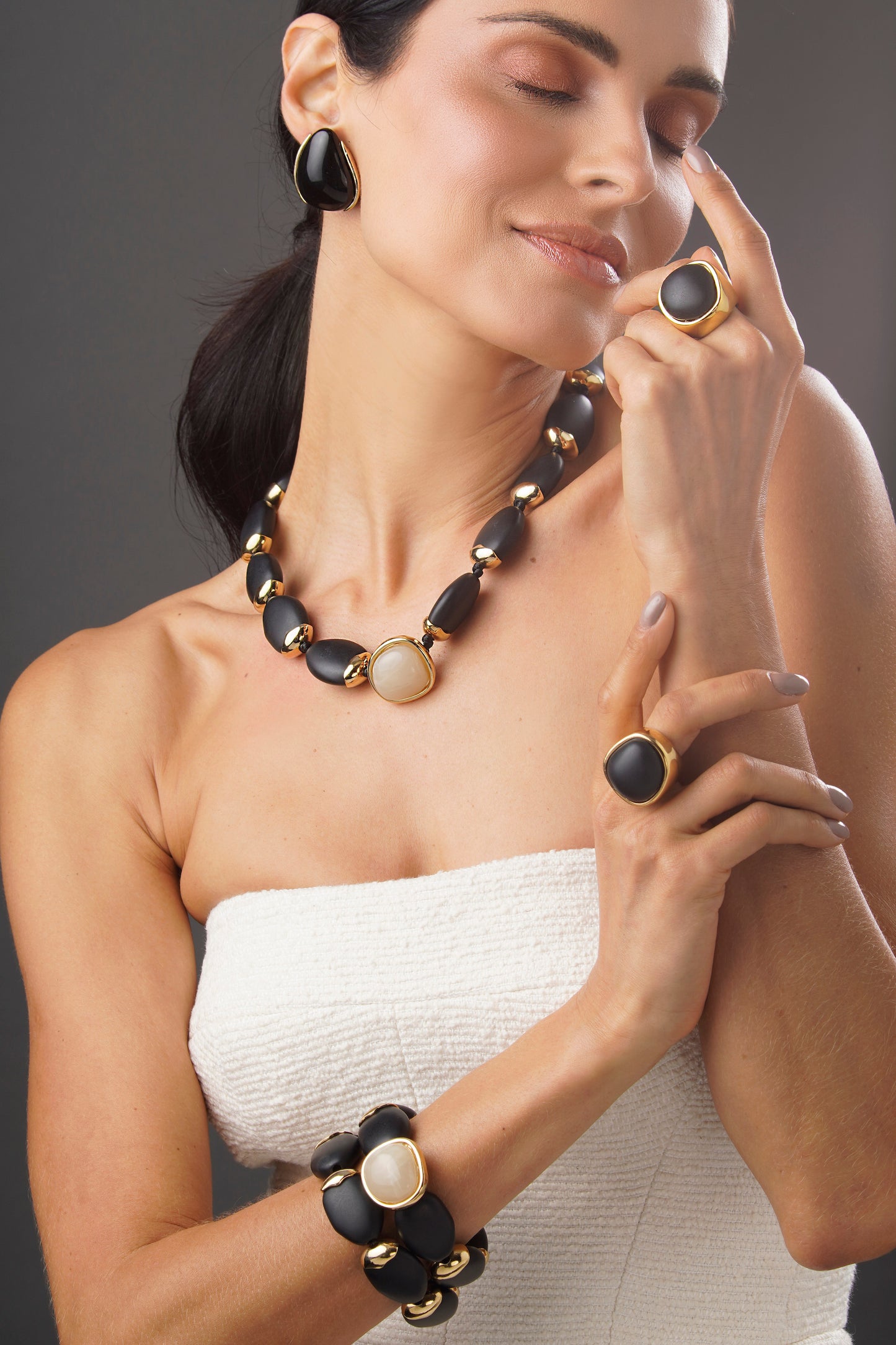 Resin Beads Necklace - Black and Sand