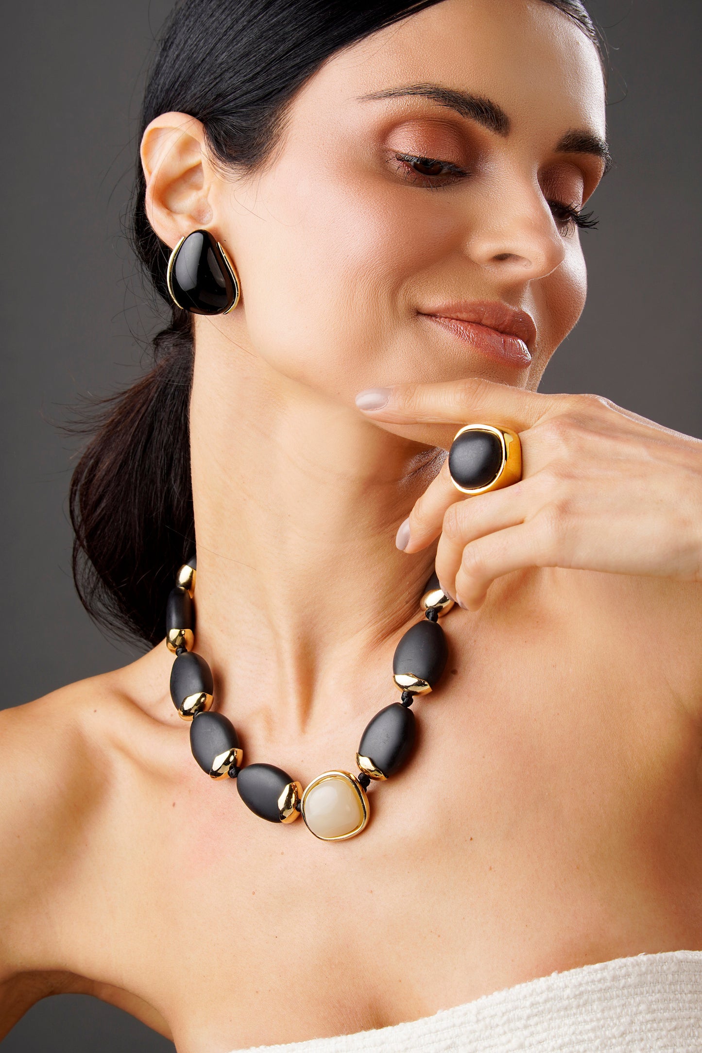 Resin Beads Necklace - Black and Sand